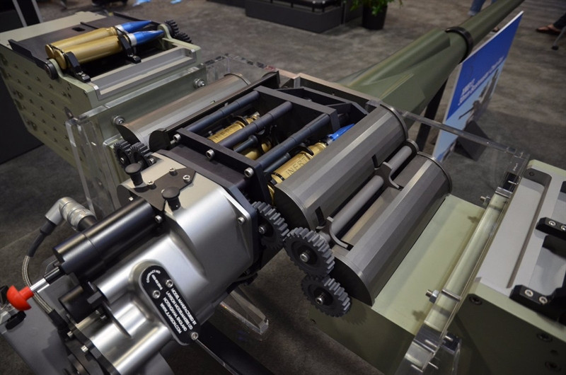 Ngoài ra, giới quân sự Mỹ cũng đã chọn pháo XM913 Bushmaster là trang bị tiêu chuẩn trên xe chiến đấu thế hệ mới – NGCV. Dòng pháo mới này cũng được trang bị trên xe chiến đấu bộ binh M2 Bradley nâng cấp và xe chiến đấu XM1296 Stryker Dragoon ICVD.