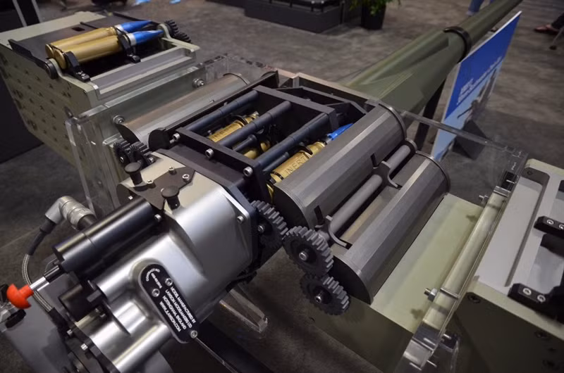 Ngoài ra, giới quân sự Mỹ cũng đã chọn pháo XM913 Bushmaster là trang bị tiêu chuẩn trên xe chiến đấu thế hệ mới – NGCV. Dòng pháo mới này cũng được trang bị trên xe chiến đấu bộ binh M2 Bradley nâng cấp và xe chiến đấu XM1296 Stryker Dragoon ICVD.