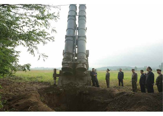 Cả hai tên lửa bay khoảng 330km, nhưng chưa rõ có rơi xuống biển Nhật Bản hay không. Cơ quan tình báo Mỹ và Hàn Quốc hiện đang phân tích các thông số của tên lửa Triều Tiên, nên chưa đưa ra kết luận chính xác về loại vũ khí. Đặc biệt, khác với những thông báo về các lần thử trước đó, lần này, JCS không cung cấp số liệu về tốc độ và độ cao tối đa của tên lửa Triều Tiên, mà chỉ nói “cần phải phân tích thêm”.