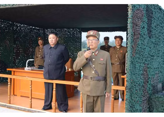 Phát biểu tại sự kiện, ông Kim cho biết cuộc thử nghiệm cho thấy uy lực chiến đấu, đặc điểm quỹ đạo và độ chính xác của bệ phóng mới. Tuy nhiên, ông cũng nói vũ khí này cần được thử thách thêm.