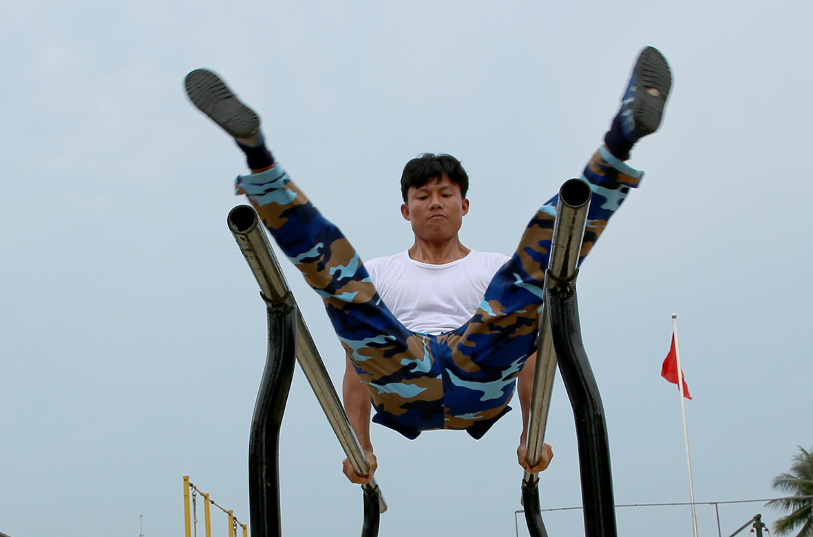 Luyện tập trên xà kép,