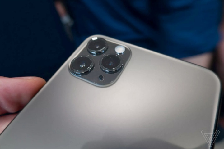 Nhìn chung, iPhone 11 Pro cho chúng ta thấy một chiếc iPhone mới, xuất sắc, hoàn thiện tốt, và rất ấn tượng. Tuy nhiên, để xác minh chính xác 100% những điều Apple quảng cáo về sự vượt trội của chiếc iPhone "Pro" này so với chiếc iPhone 11 thông thường, có lẽ lúc này là quá sớm, cần phải đánh giá sâu hơn nữa.