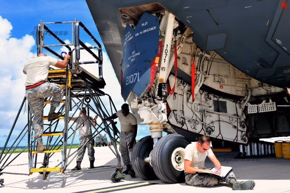 Những chiếc B-2 có chiều cao khoảng 5,18m.