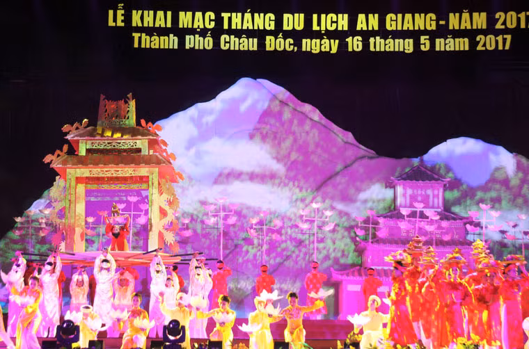 Theo lãnh đạo Sở Văn hoá, Thể thao và Du lịch tỉnh An Giang, đây là lần đầu tiên An Giang tổ chức tháng du lịch ngay trong đợt cao điểm mùa lễ hội Vía Bà. 