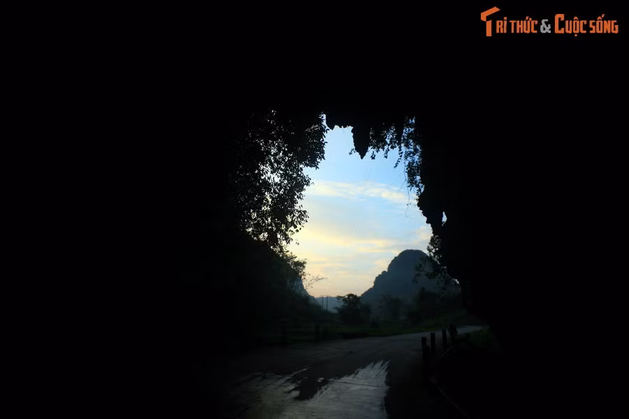 Có thể nói, hang động độc đáo này là điểm đến rất thú vị dành cho những du khách yêu thích khám phá những điều mới lạ ở mảnh đất Cao Bằng.