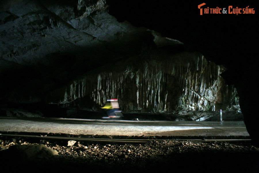 Năm 2003, hang được cải tạo lại và trở thành một phần của tỉnh lộ 207. Từ một chốn hoang vắng, hang trở thành tuyến đường chính của cả huyện.