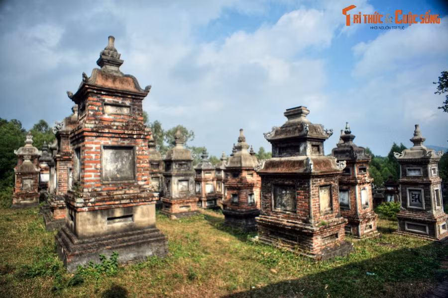 Mỗi tháp an táng từ 4 thi hài đến 26 thi hài, tổng cộng có tất cả 1.214 thi hài. Quy mô vườn tháp khẳng định vị thế của chùa Bổ Đà là một Trung tâm Phật giáo lớn của dòng thiền Trúc Lâm Yên Tử.