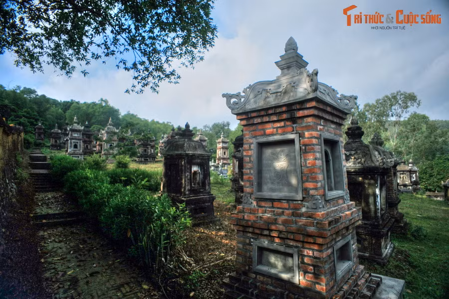 1. Tọa lạc ở huyện Việt Yên, tỉnh Bắc Giang, chùa Bổ Đà là một trong những ngôi chùa có vai trò quan trọng trong lịch sử Phật giáo Việt Nam. Chùa được gần xa biết đến là nơi có khu vườn tháp Phật giáo cổ được đánh giá là đẹp và quy mô lớn bậc nhất Việt Nam.