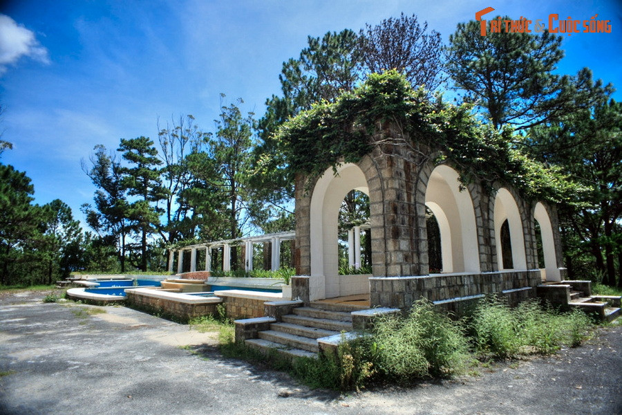 Sau các thăng trầm lịch sử, Dinh 1 vẫn được bảo tồn, nhưng các đồ vật gắn với quãng thời gian cựu hoàng Bảo Đại từng ở đây thì không còn. Trong những năm gần đây, công trình đã được cải tạo để mở cửa phục vụ khách tham quan.