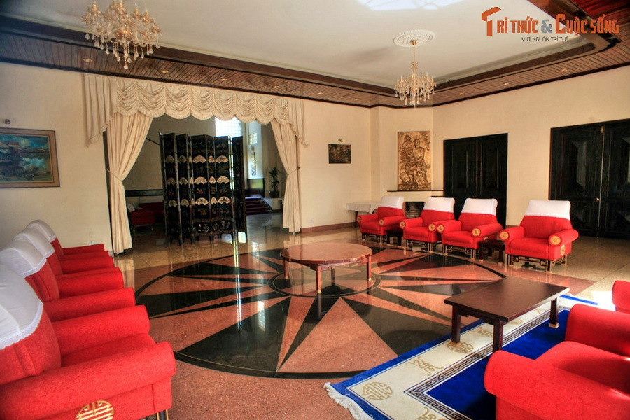 Hiện nay, Dinh 2 được sử dụng làm nhà khách của Văn phòng UBND tỉnh Lâm Đồng. Khách du lịch có thể mua vé vào tham quan Dinh hoặc sử dụng dịch vụ nhà hàng ở di tích này.