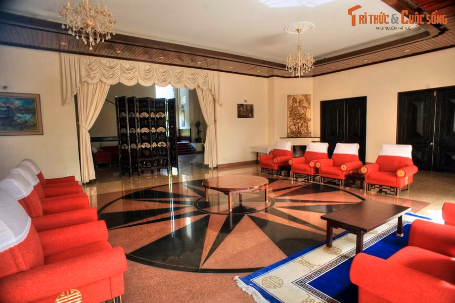 Hiện nay, Dinh 2 được sử dụng làm nhà khách của Văn phòng UBND tỉnh Lâm Đồng. Khách du lịch có thể mua vé vào tham quan Dinh hoặc sử dụng dịch vụ nhà hàng ở di tích này.