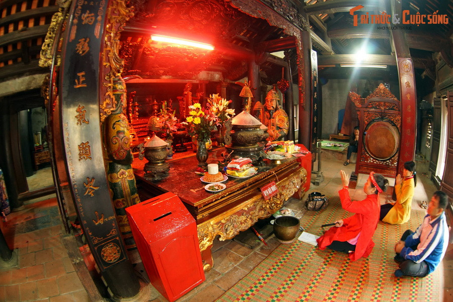 Đền là nơi thờ Đức thánh Độc Cước, vị thần đã ban hạnh phúc, ấm no cho muôn dân; cầu cho mưa thuận gió hòa, trời yên, biển lặng để dân chài ra khơi đánh bắt được nhiều tôm cá.