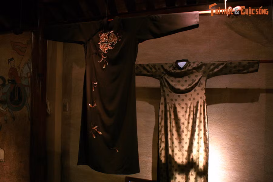 Đặc biệt, Bảo tàng Áo dài còn sở hữu nhiều bộ áo dài từng được những người phụ nữ nổi tiếng của Việt Nam mặc, như NSND Trà Giang, các nhà ngoại giao Nguyễn Thị Bình và Tôn Nữ Thị Ninh.