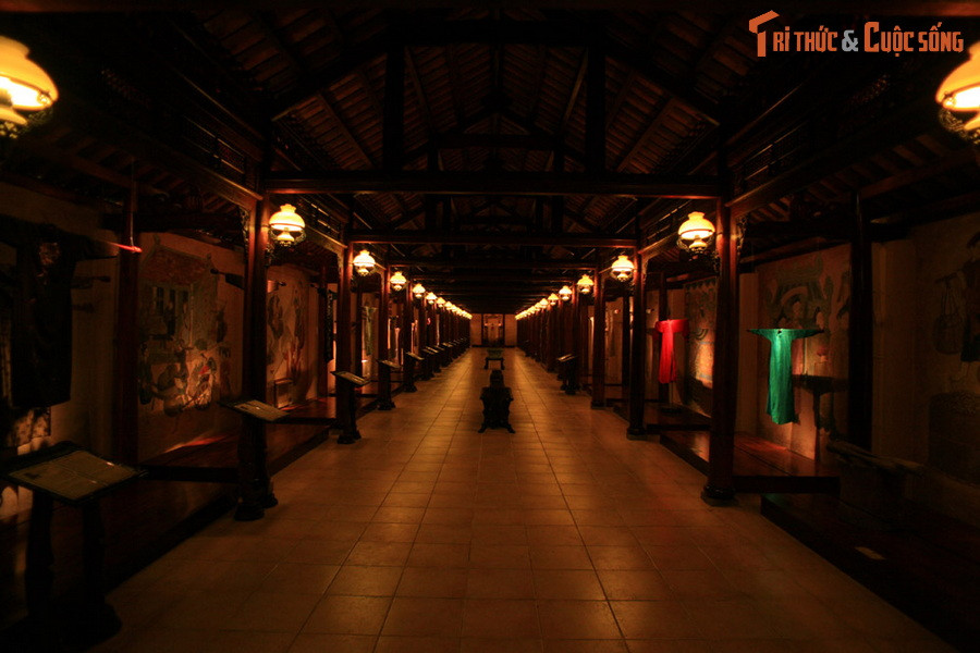 3. Tọa lạc tại phường Long Phước, quận 9, TP HCM, Bảo tàng Áo dài là nơi đang sở hữu một bộ sưu tập đồ sộ các kiểu mẫu áo dài của phụ nữ Việt qua nhiều thời kỳ khác nhau.