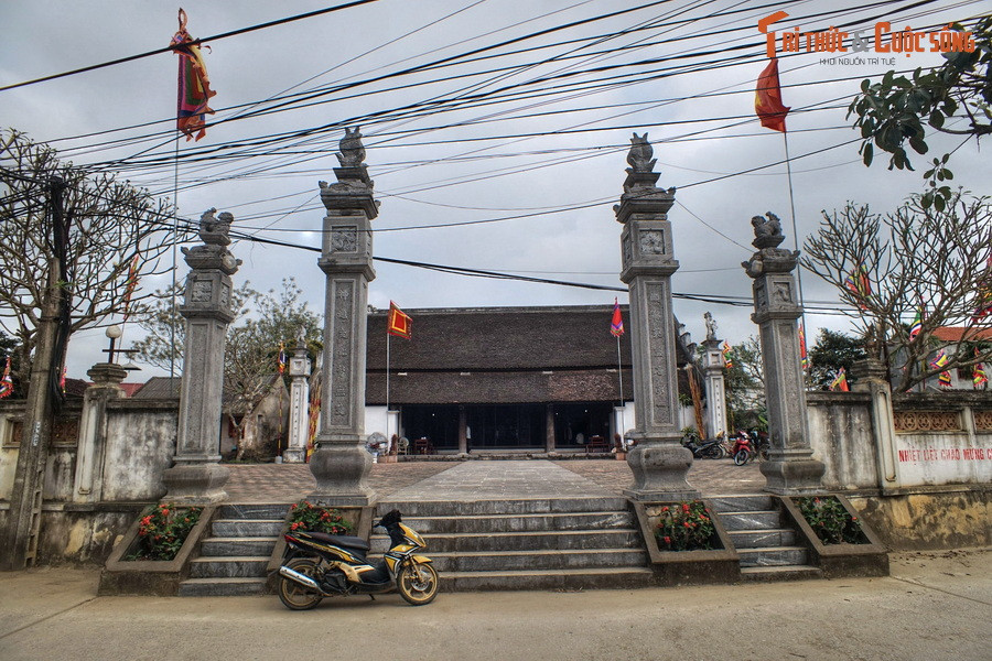 3. Tọa lạc ở thôn Phú Điền, xã Triệu Lộc, huyện Hậu Lộc, đình làng Phú Điền là một ngôi đình cổ mang nhiều nét độc đáo, hiếm có của Việt Nam. Ngôi đình này được xây dựng vào thế kỷ 18 để thờ Thành Hoàng làng, chính là bà Triệu Thị Trinh hay Bà Triệu.