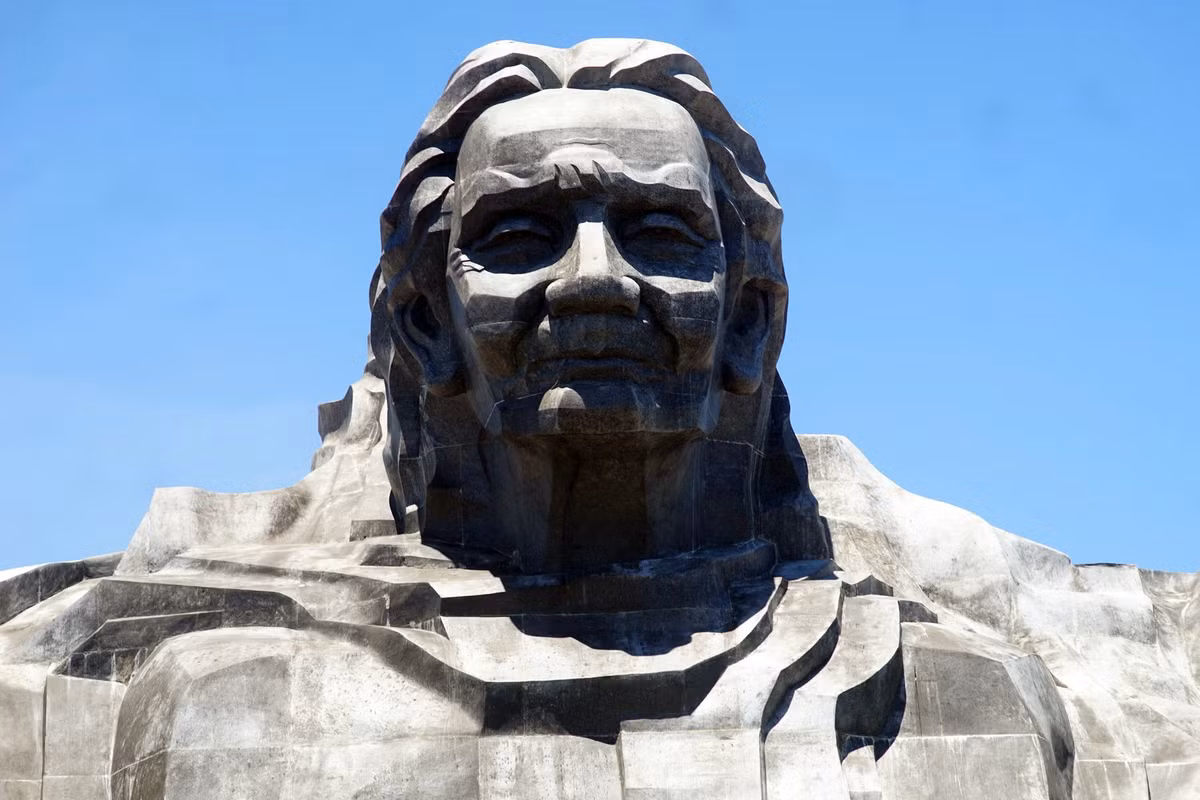 Sau khi khánh thành, Tượng đài Bà mẹ Việt Nam anh hùng đã trở thành một điểm đến mới thu hút đông đảo du khách trong và ngoài nước, đem lại những lợi ích thiết thực cho sự phát triển kinh tế, xã hội của địa phương. Quan trọng hơn cả, Tượng đài là một điểm về nguồn mang giá trị lịch sử và nhân văn vô cùng to lớn, góp phần giáo dục truyền thống uống nước nhớ nguồn, giáo dục lòng yêu nước với mọi tầng lớp nhân dân, nhất là đối với thế hệ trẻ ngày hôm nay.