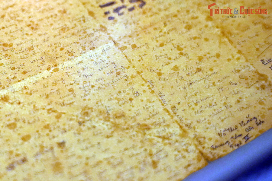 Thư của bà Võ Thị Thắng (Anh hùng Lực lượng Vũ trang Nhân dân, nguyên Phó Chủ tịch Hội Liên hiệp Phụ nữ Việt Nam, nguyên Tổng cục trưởng Tổng cục Du lịch) gửi về gia đình từ nhà tù Côn Đảo thời kháng chiến chống Mỹ. Hiện vật của Bảo tàng Phụ nữ Việt Nam (Hà Nội).