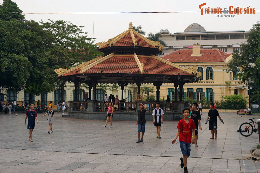 Ngày nay Nhà kèn là một công trình kiến trúc mang tính điểm nhấn của vườn hoa Lý Thái Tổ và bờ hồ Hoàn Kiếm.