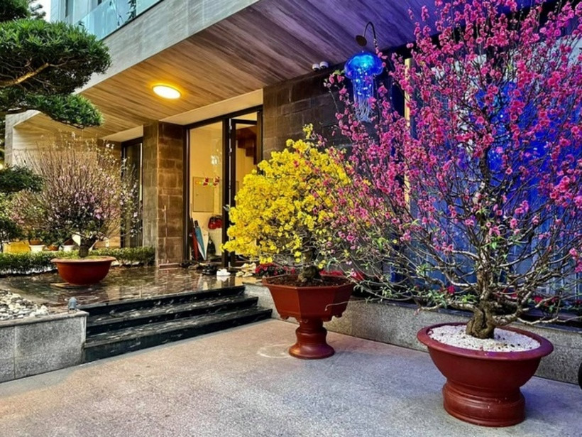 Hồi Tết năm 2021, nam ca sĩ từng hé lộ hình ảnh về cơ ngơi bề thế này.