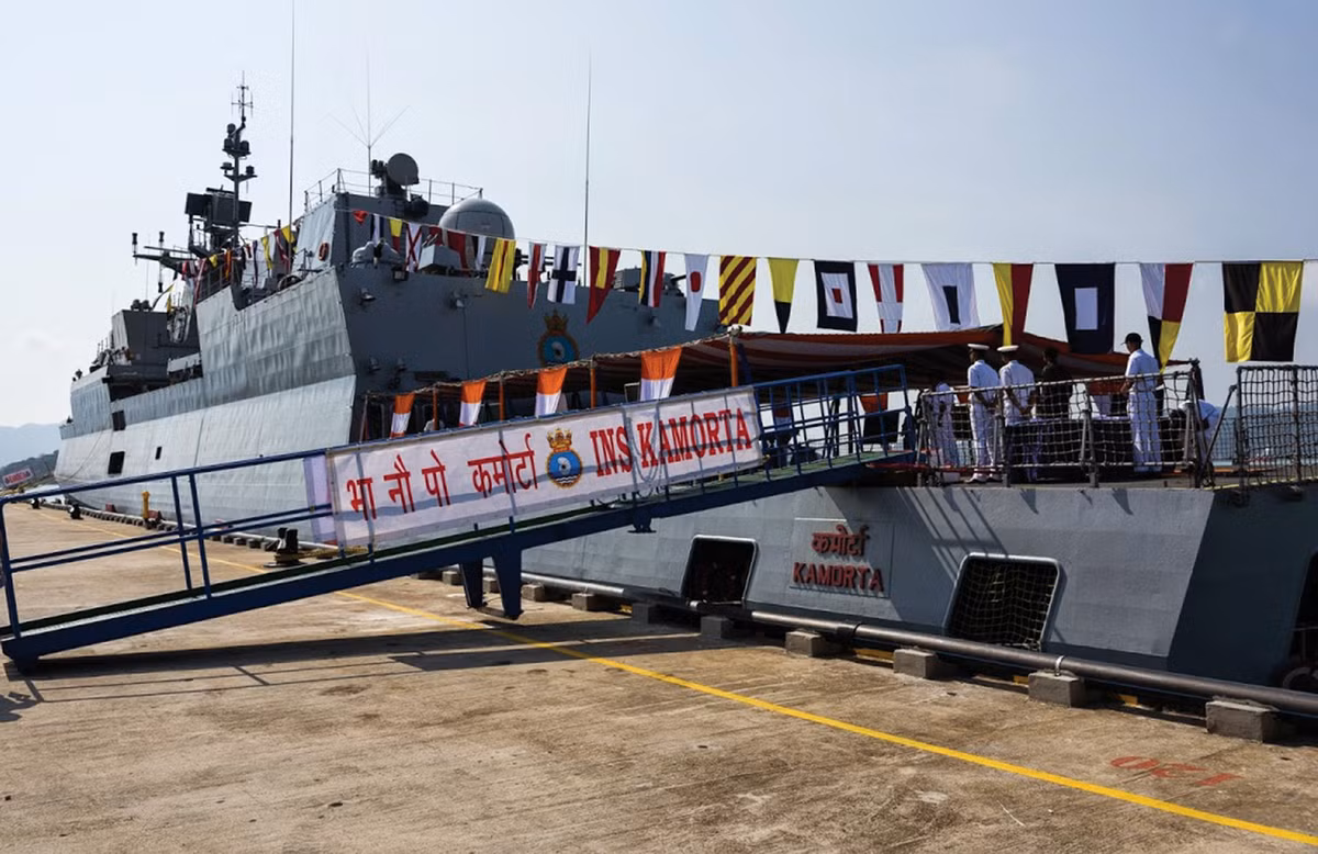 Vừa qua Hải quân Ấn Độ đã tiếp nhận và đưa vào sử dụng tàu hộ vệ săn ngầm lớp Kamorta tiếp theo mang tên INS KADMAT với tỷ lệ 90% các bộ phận của tàu được chế tạo trong nước.