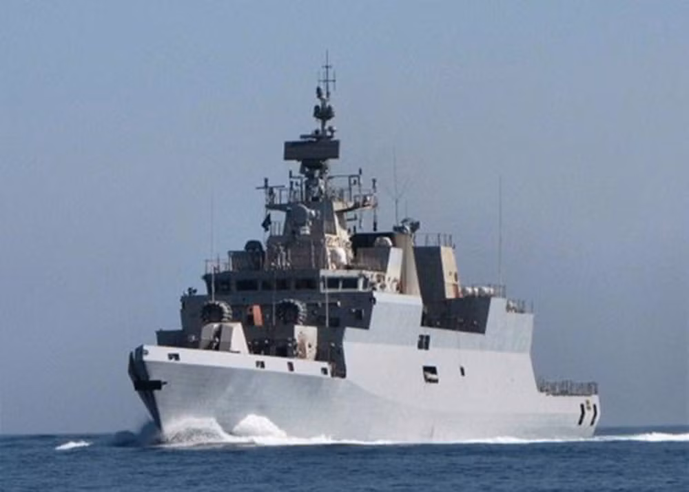 Thân tàu được làm bằng thép DMR 249A bảo đảm độ vững chắc trong quá trình điều động.