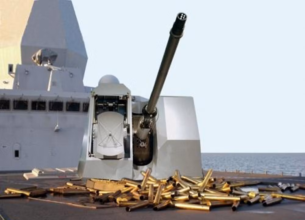 Cận cảnh pháo hạm OTO Melara 76mm, tầm bắn tối đa 20km.