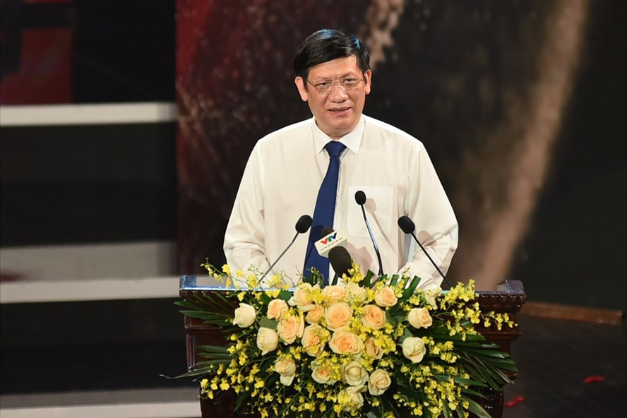 Bo truong Bo Y te tiet lo hanh trinh dam phan mua vaccine COVID-19