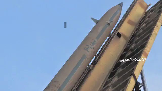 Trong đoạn video giới thiệu, người phát ngôn của Houthi cho hay loại tên lửa mới có tên Badr-1P được phát triển từ loại Badr-1 có tầm bắn đạt tới 150km, đặc biệt độ chính xác gần như tuyệt đối - CEP 3m. Nguồn ảnh: Livemap