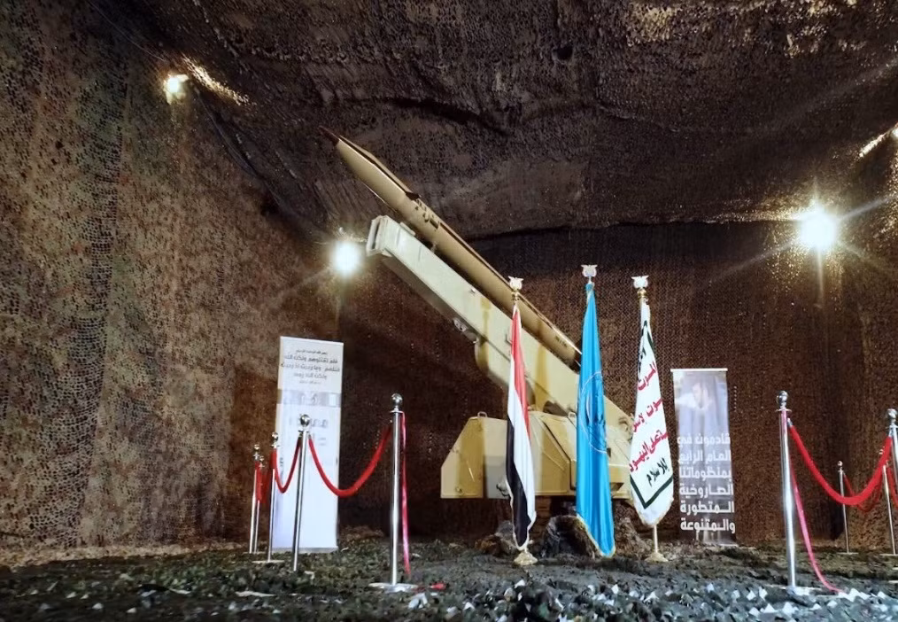 Thông tin này ngay lập tức gây sự chú ý đáng kể trên thế giới khi từ lâu các cuộc đụng độ giữa Houthi với Quân đội Ả Rập Xê-út diễn ra “như cơm bữa”. Đáng chú ý, dù trang bị vượt trội nhưng Ả Rập Xê-út nhiều lần hứng chịu tổn thất khủng khiếp trước các chiến binh Houthi. Nguồn ảnh: Livemap