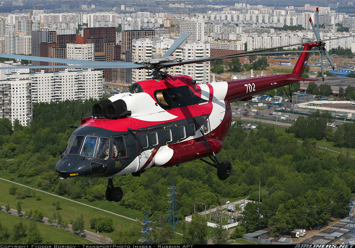 Mi-171A2 là phiên bản thế hệ mới nhất của dòng trực thăng đa dụng hạng trung Mi-17 huyền thoại của Nga. Hiện Việt Nam và một số quốc gia Đông Nam Á đang sử dụng rộng rãi các phiên bản khác của dòng Mi-17. Do vậy, việc Moscow chọn Hà Nội là điểm đến xem ra không ngoài mục đích chào bán mẫu mới nhất Mi-171A2 được ra mắt lần đầu năm 2012. Nguồn ảnh: Airlines.net