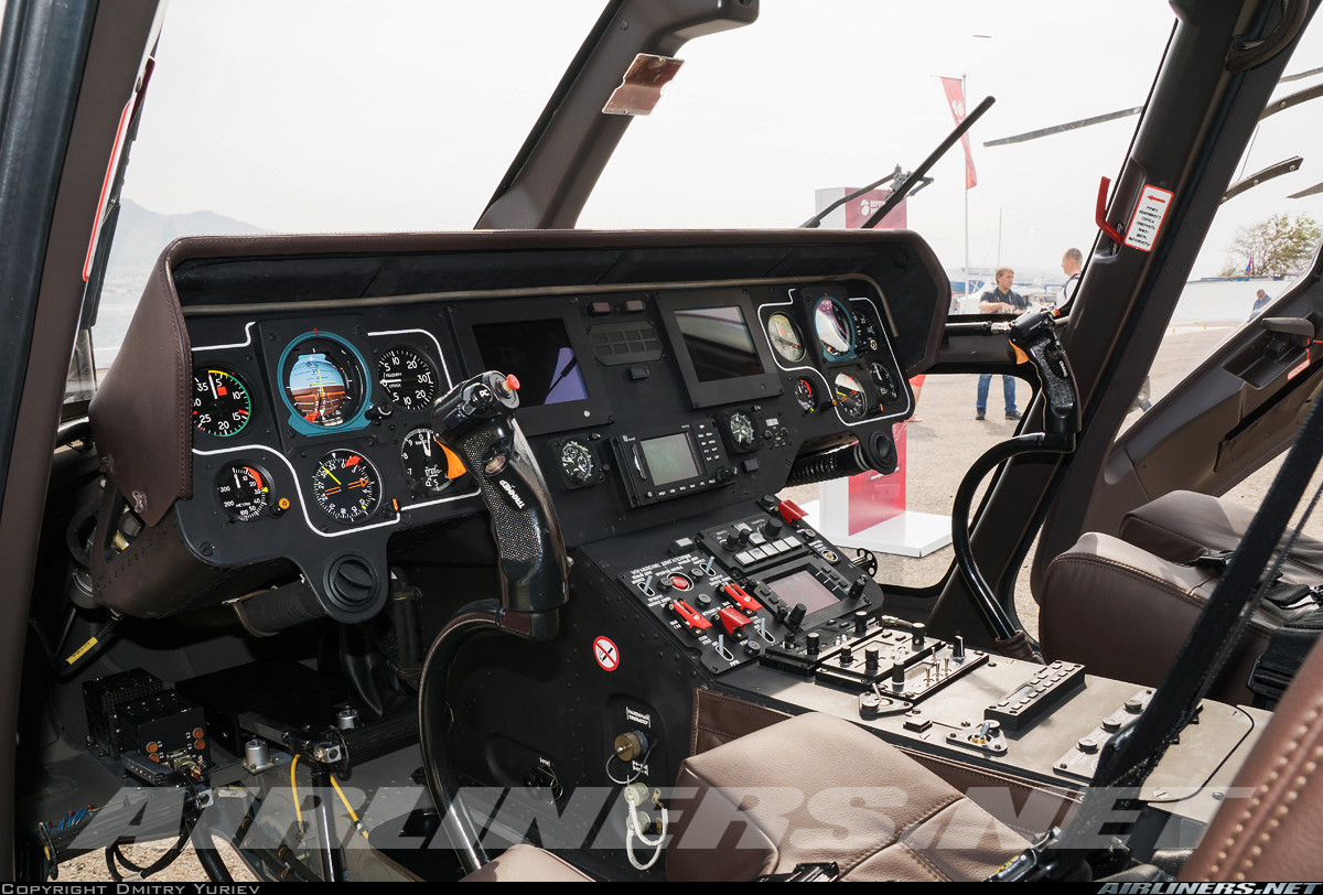 Hệ thống buồng lái của trực thăng Ansat khá hiện đại nhưng vẫn chưa so được với các dòng trực thăng đa nhiệm của Eurocopter. Nguồn ảnh: Airlines.net