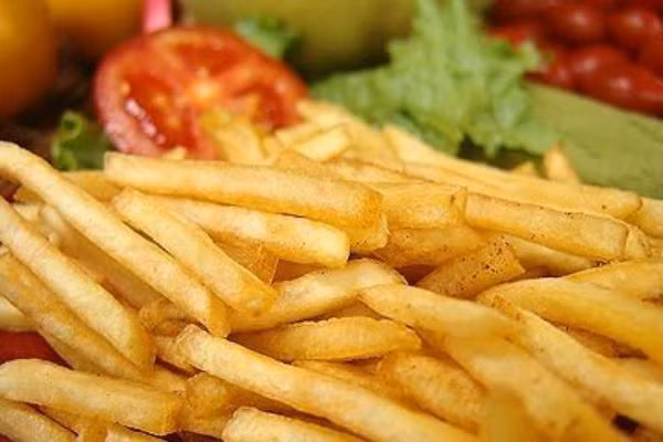 Khuyến cáo: Báo cáo nghiên cứu cũng chỉ ra, cùng là nhóm thực phẩm giàu tinh bột nếu chúng ta luộc, hấp thì không tìm thấy chất acrylamide độc hại. Vì thế cách tốt nhất hãy ăn thanh đạm, hạn chế sử dụng nhóm thực phẩm trên hoặc thay thế cách chế biến để tránh nguy cơ mắc ung thư. 