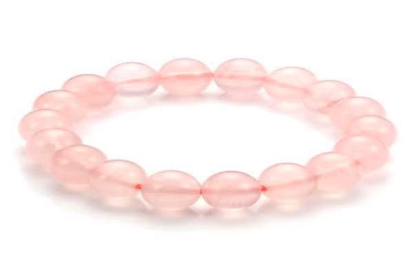 Đeo các vật phẩm cát tường. Bước vào tháng 3 dương lịch, vượng khí của tháng Giêng âm lịch vẫn còn nên bạn hãy đeo một số vật phẩm hay vòng tay bằng đá thạch anh tự nhiên có màu hồng. (Thông tin trong bài chỉ mang tính tham khảo). 