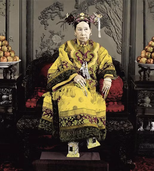 Hoàng hậu có ý chí kiên cường nhất: đó chính là hoàng hậu Hiếu Thiết Hiển (Văn Tông) Diệp Hách Na Lạp thị. Bà chính là Từ Hi thái hậu nổi tiếng trong lịch sử nhà Thanh. 