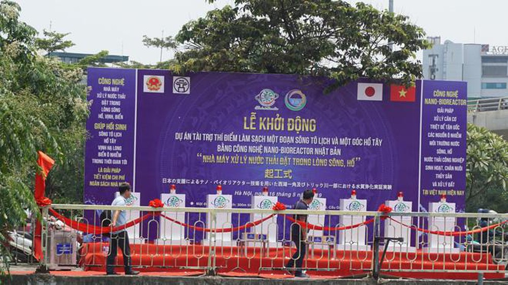 Trước đó, ngày 16/5/2019, thành phố Hà Nội đã khởi động "dự án thí điểm làm sạch một đoạn sông Tô Lịch và một góc Hồ Tây bằng công nghệ Nano-Bioreactor". Dự án được kỳ vọng sẽ cải thiện được môi trường, giảm ô nhiễm tại sông Tô Lịch.