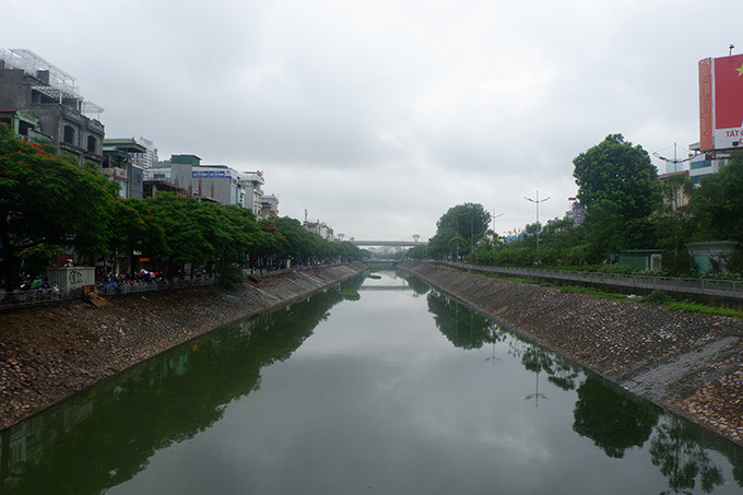Vào khoảng thời gian đó, sông Tô Lịch đang tồn tại 3 vấn đề chính đó là: Mùi hôi thối; lớp bùn dưới đáy sông và chất lượng nước trong lòng sông. Các chuyêngia Nhật Bản khẳng định với hệ thống bio - nano được lắp đặt dưới lòng sông sẽ giải quyết triệt để được các vấn đề trên. 