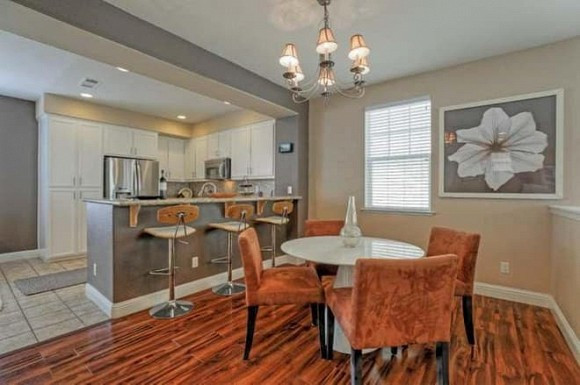 Hình ảnh trong nhà Nhật Tinh Anh tại Mỹ.