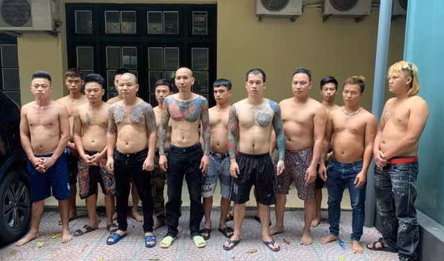 Vu vo chong Phu Le bi bat: Me “hotgirl xam tro” Dao Chile len tieng