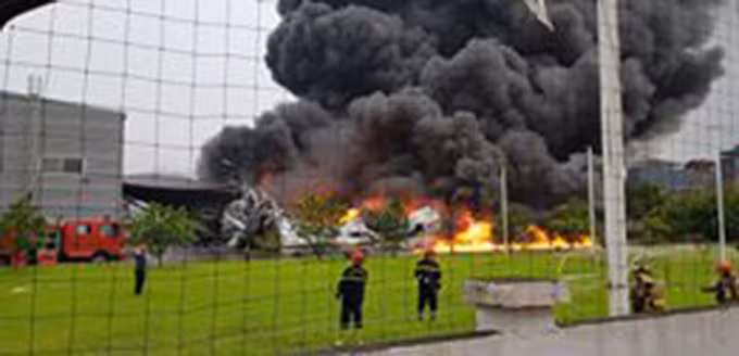 Thấy vậy người dân đã nhanh chóng báo tin cho lực lượng chức năng. 