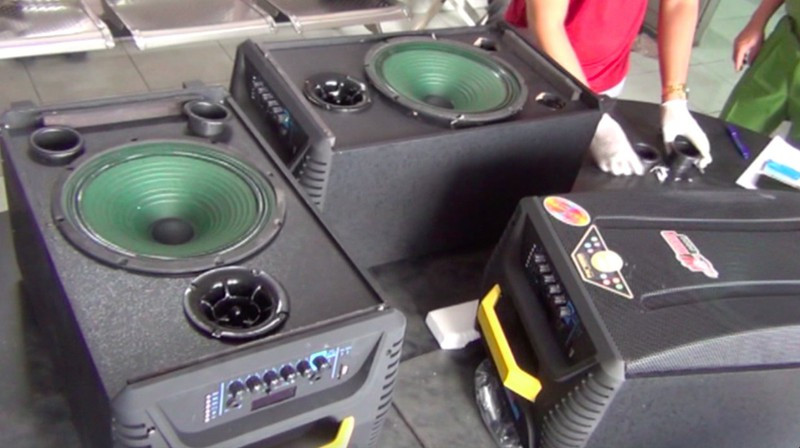 Qua kiểm tra, phát hiện trong thùng xe tải 60C-462.24 có 60 thùng các tông, mỗi thùng có 1 loa kéo tay màu đen hiệu Temeisheng, trong đó có 1 loa chèn giấu bên trong 10 gói ni lông màu xanh dạng túi trà có chữ Guanyinwang, và trong 59 loa còn lại mỗi loa có 10 gói ni lông màu vàng dạng túi trà có in chữ Daguanyin bên trong đều chứa tinh thể là ma túy ở thể rắn, tổng khối lượng là 606,02 kg. 