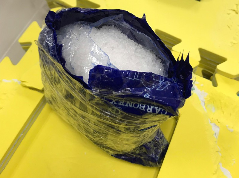 Chi cục Hải quan phối hợp Đồn biên phòng cửa khẩu quốc tế Mộc Bài lập biên bản bắt người phạm tội quả tang đối với Hàng Quốc Khánh (38 tuổi, ngụ TP HCM); sau đó tiếp tục phối hợp Phòng CSĐT tội phạm về ma túy Công an tỉnh Tây Ninh mở rộng điều tra.