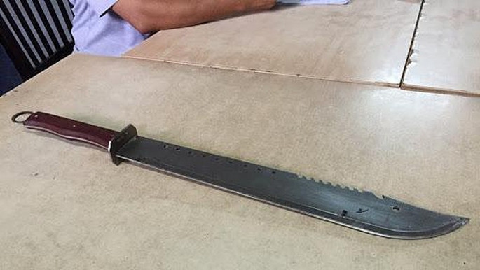 Sáng 11/4, tổ công tác của UBND thị trấn Vân Canh triển khai lực lượng đi kiểm tra, nhắc nhở người dân trên địa bàn thực hiện các biện phòng phòng chống dịch COVID 19. Tổ công tác phát hiện quán cà phê của Thiện vẫn mở bán, có nhiều người tụ tập nên vào vận động, nhắc nhở mọi người ra về. Thiện không chấp hành, còn lăng mạ, sau đó lấy mã tấu, dao đuổi đánh các thành viên trong tổ công tác.