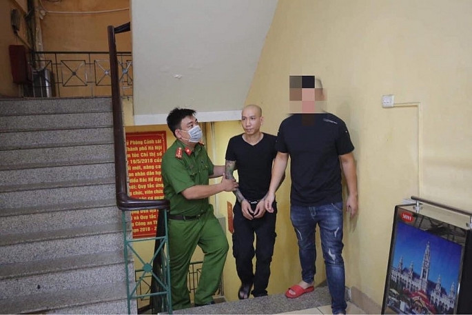 Đến chiều ngày 2/8, Đào Chi Lê có nhắn tin cho tôi và vợ tôi rằng "Anh, chị có nhà không để em giải quyết việc cho xong". Tuy nhiên, hôm đó vợ chồng tôi có đám dỗ ở trên Vĩnh Phúc nên tôi có nhắn tin lại cho Đào Chi Lê là "anh, chị không có nhà".