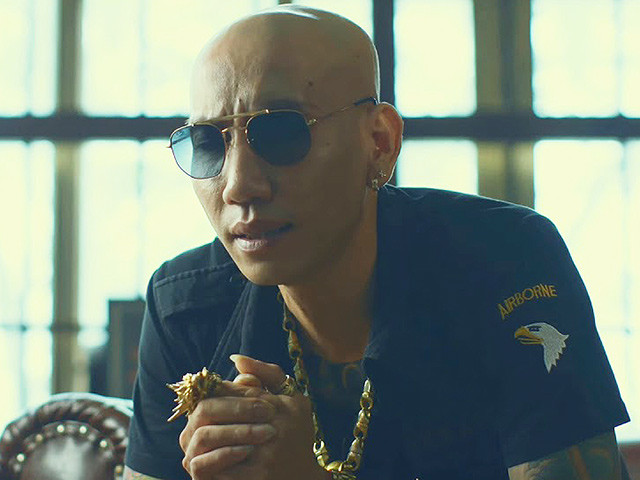 Phú Lê được đàn em tên Thụy cho biết, nhà của Đào Chi Lê ở quê có mẹ và dì của Đào ở đó. Sau đó Phú Lê chỉ đạo đàn em: "Nếu như gặp con Đào thì đánh nó" Thụy nói theo "Nhưng nếu không gặp cái Đào thì sẽ đánh mẹ, dì cái Đào" và tôi đã đồng ý, tuy nhiên tối nói với Thụy không được đánh vào đầu hoặc những phần có thể gây chết người và chỉ được vụt cảnh cáo vào chân tay thôi".