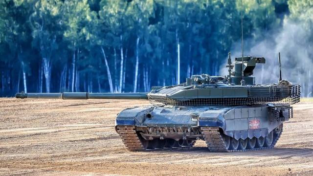 Thiết kế của T-90M lại không có nhiều thay đổi so với các phiên bản tiền nhiệm. Xe có một khoang lái phía trước, một ụ pháo tại chính giữa thân xe, và một động cơ tại đuôi xe.