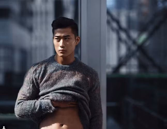  Nam sinh y khoa đang làm việc cho công ty giải trí New York RED, có trụ sở tại Brooklyn, Mỹ.