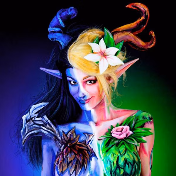 Với tài năng tạo bóng và tạo sáng, chỉ cần cây cọ cùng màu vẽ, cô gái 29 tuổi xinh đẹp này đã có thể hóa thành nhân vật truyện tranh ưa thích một cách ngoạn mục.