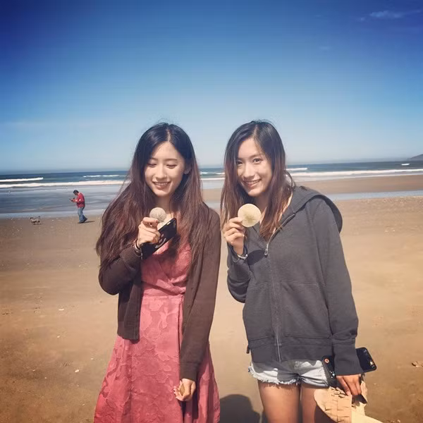 Hiện tại, những cô gái tuổi 23 đang ấp ủ rất nhiều dự định cho tương lai. Họ hi vọng có thể gặt hái được nhiều thành công trong sự nghiệp để trở thành niềm tự hào cho gia đình và tiếp thêm sức mạnh để các bạn trẻ Trung Quốc thực hiện ước mơ.