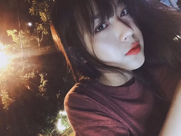 Cao 1m54, nặng 50kg, Hằng biết được nhược điểm của mình là cân nặng nên luôn cố gắng chọn trang phục giấu đi những nhược điểm này. Hằng chuộng cách trang điểm nhẹ nhàng, làm tôn các nét trên gương mặt. Cô bạn này thích kinh doanh và chụp ảnh nên thời gian tới sẽ dành nhiều thời gian để theo đuổi các mục tiêu này.