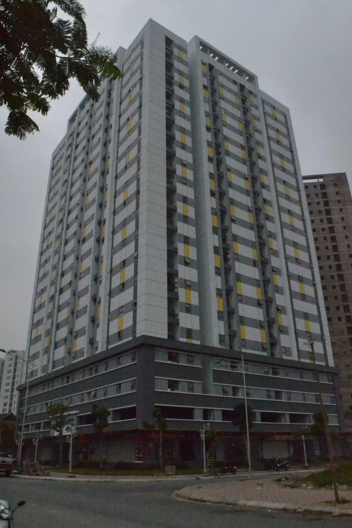 Ông Đạm cũng cho biết thêm, lãnh đạo Sở Xây dựng đã giao Phòng Phát triển nhà và các đơn vị liên quan phối hợp với chủ đầu tư (Công ty CP BIC Việt Nam) rà soát lại toàn bộ các vấn đề của dự án nhà ở xã hội Rice City, trong đó, có một số trường hợp đang có khiếu nại và trường hợp của ông Lục Minh Kim.